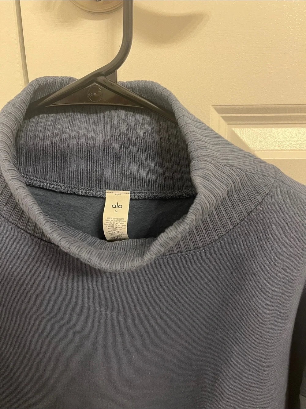 ALO Yoga Cropped mock neck sweatshirt